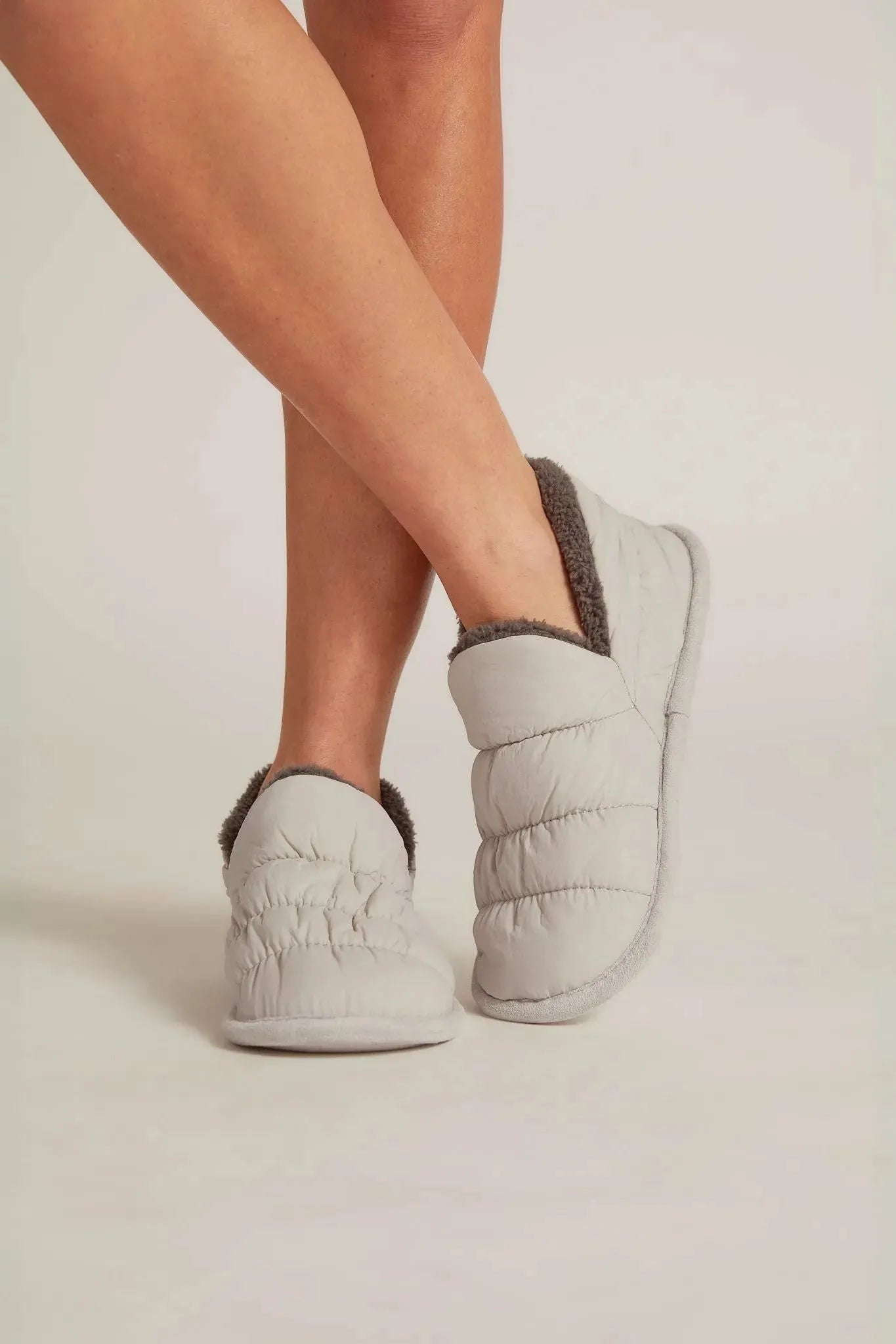 Puffer outlet slippers womens